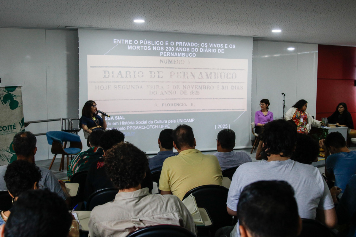 Evento sobre a pesquisa histórica e o bicentenário do Diario de Pernambuco (Foto: Marina Torres/DP)