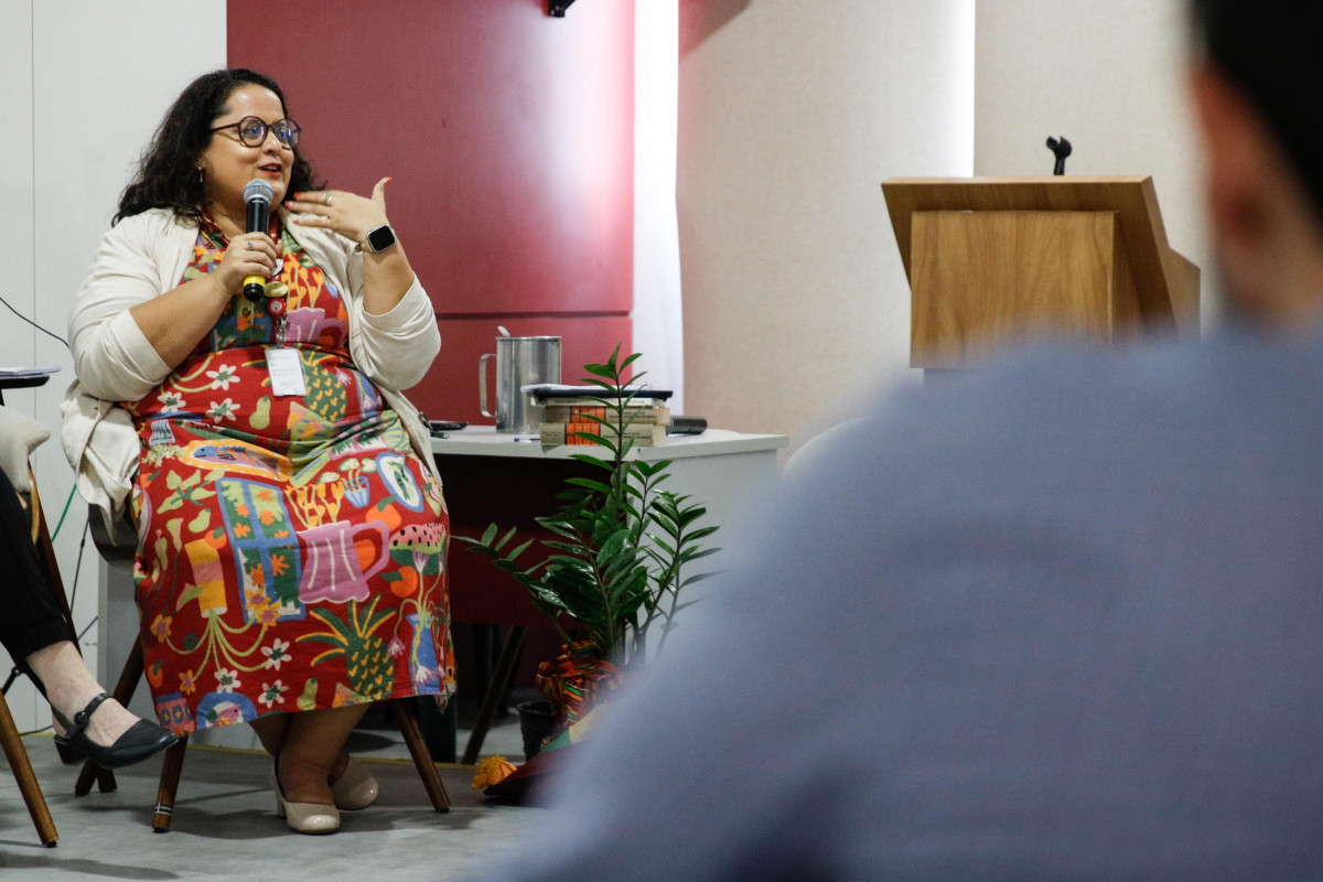 Evento sobre a pesquisa histórica e o bicentenário do Diario de Pernambuco com a professora Lídia Santos (Foto: Marina Torres/DP)