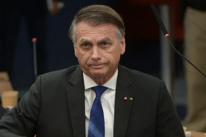 Em 8 de julho, Bolsonaro, aos risos, comparou o cabelo crespo de uma pessoa negra a um 