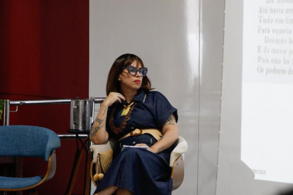 Evento sobre a pesquisa histórica e o bicentenário do Diario de Pernambuco, com a historiadora Vanessa Sial (Foto: Marina Torres/DP)