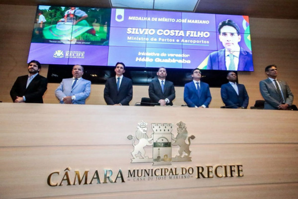 Ministro Silvio Costa Filho recebe Medalha de Mérito José Mariano (Foto: Crsyli Viana/DP Foto)
