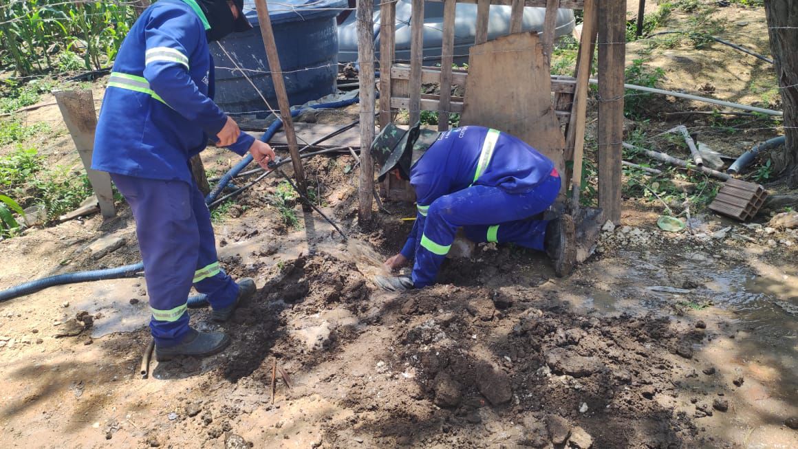 Operaçaõ da Compesa em Exu resulta na prisão de três pessoas e recuperação de 10 litros de água por segundo/Foto: Compesa/ Divulgação