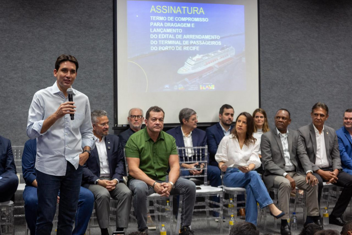 Ministro Sílvio Costa Filho destacou importância dos investimentos no porto /Rafael Vieira/DP