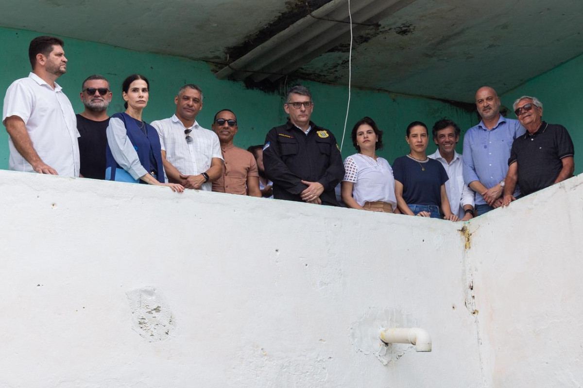 Raquel Lyra visita demolição do bloco B da Penitenciária Barreto Campelo (Foto: Rafael Vieira/DP Foto)