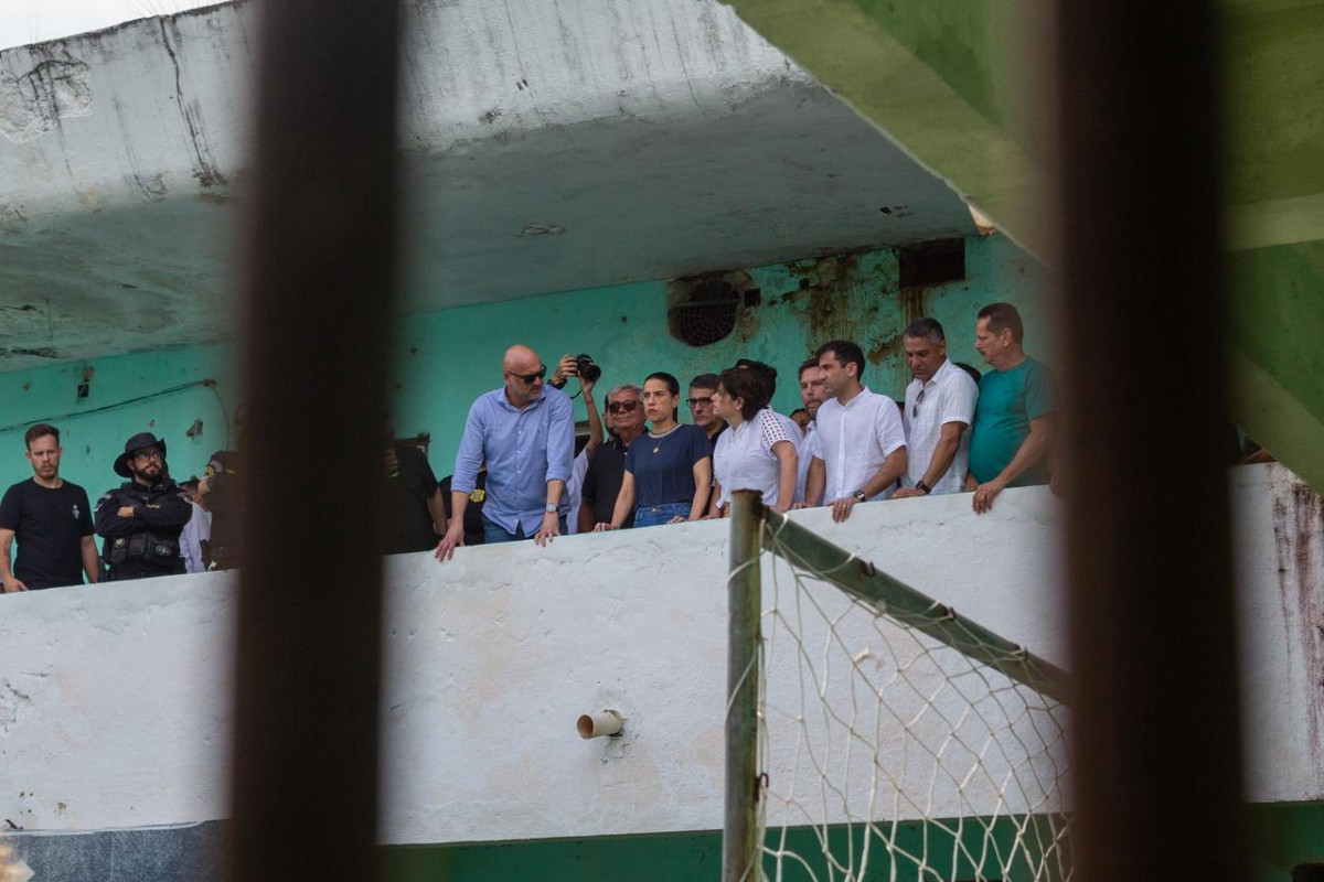 Demolição da Penitenciária Barreto Campelo (Foto: Rafael Vieria/DP)