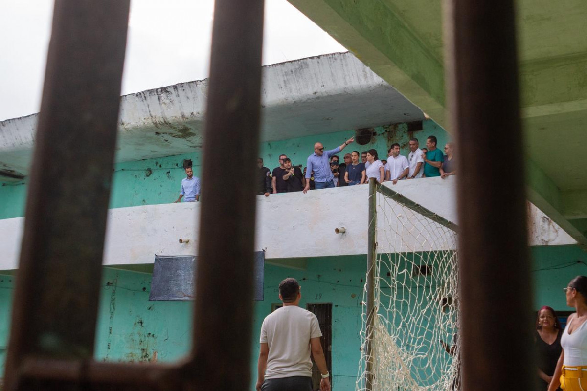 Demolição do bloco B da Penitenciária Barreto Campelo  (Foto: Rafael Vieira/DP Foto)