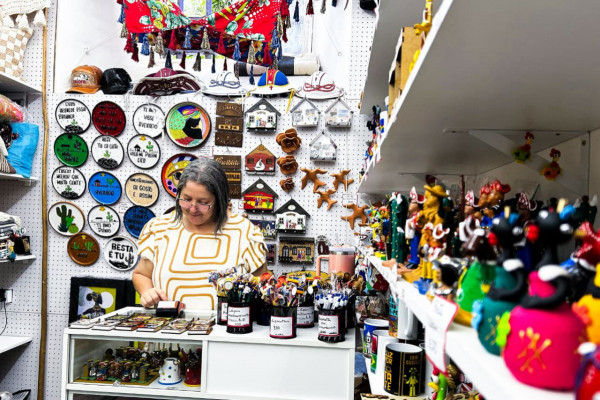 Casa da Cultura abriga diversas lojas de artesanatos  (Foto: Adelmo Lucena/DP)