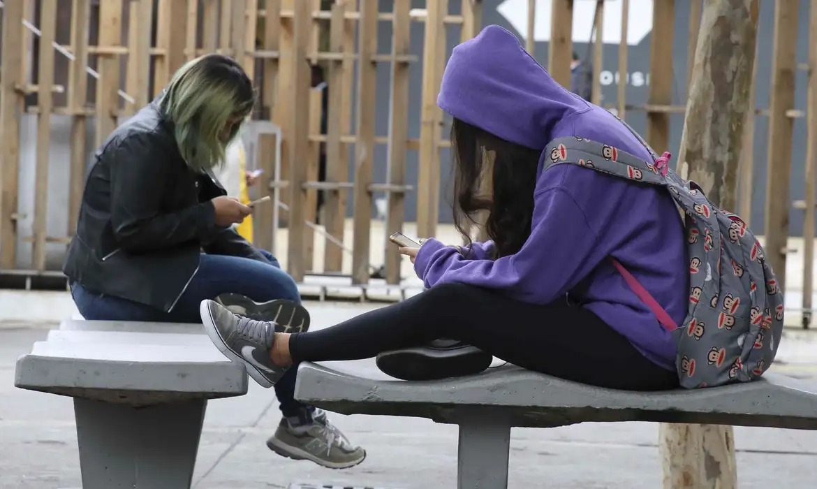 Pesquisa mostra que 23% dos entrevistados sofreram algum tipo de violência sexual online em 2021 e 2023 (Foto: Rovena Rosa/Agência Brasil) Pesquisa mostra que 23% dos entrevistados sofreram algum tipo de violência sexual online em 2021 e 2023/Foto: Rovena Rosa/Agência Brasil