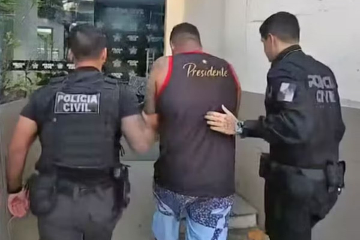 Boinha, presidente da Torcida Jovem do Flamengo é preso no Rio
(Reprodução) Boinha, presidente da Torcida Jovem do Flamengo é preso no Rio
/Reprodução