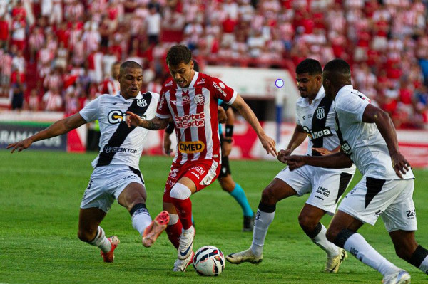 Náutico x Ponte Preta, em partida realizada nos Aflitos (Gabriel França / CNC)