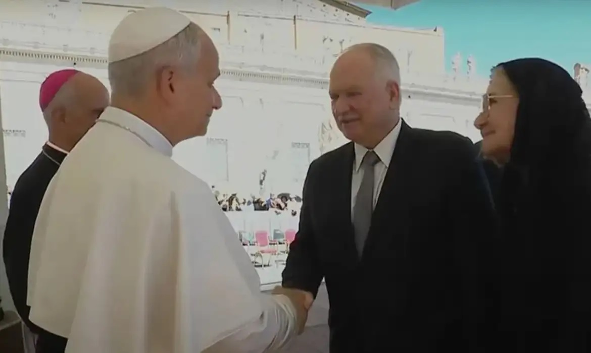Ministro Edson Fachin encontra o papa Leão 14 (Vatican News/Divulgação) Ministro Edson Fachin encontra o papa Leão 14/Vatican News/Divulgação