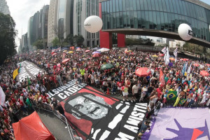 Milhares de brasileiros ocupam as capitais contra anistia e PEC da Blindagem
