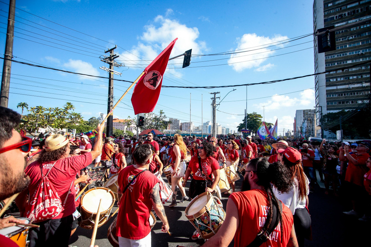 No Recife, milhares de pessoas se reúnem para protestar contra a PEC da Blindagem e a anistia aos golpistas (Crysli Viana/DP Fotos)