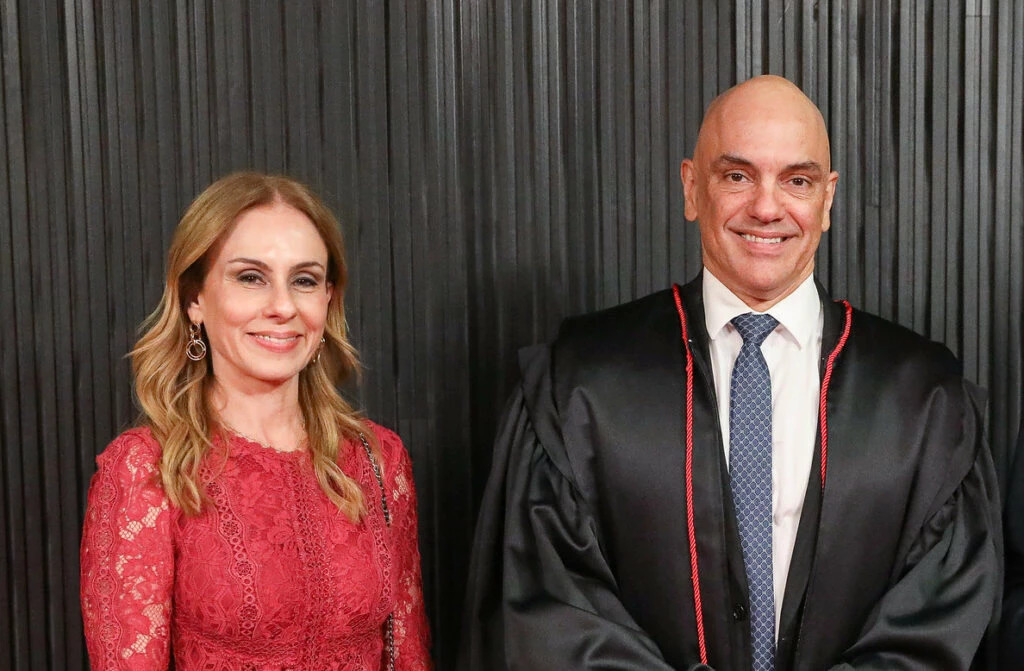 Viviane ao lado do marido Alexandre de Moraes
(Antonio Augusto/Secom/TSE) Viviane ao lado do marido Alexandre de Moraes
/Antonio Augusto/Secom/TSE