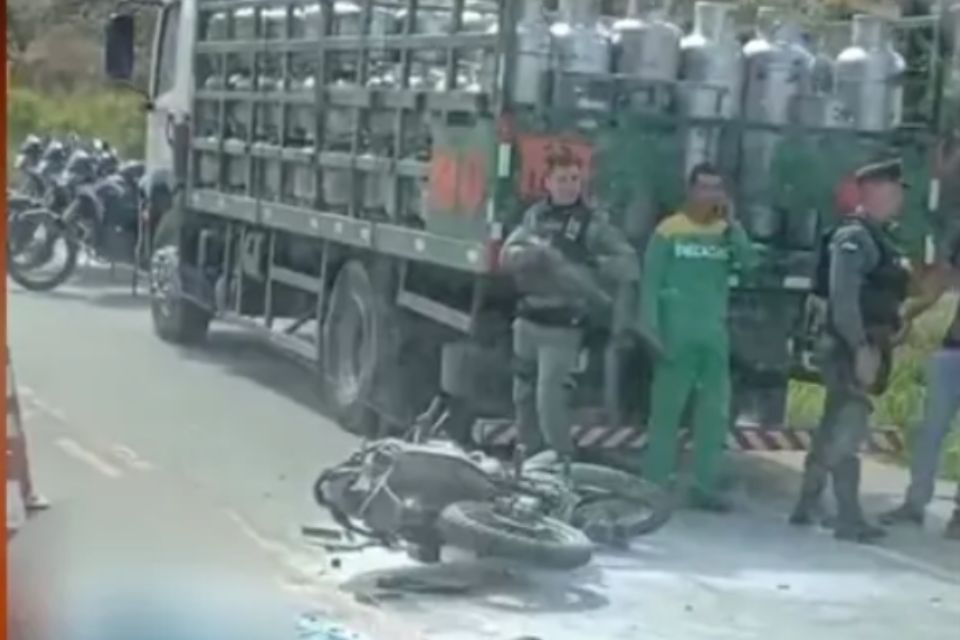 Motociclista morre carbonizado após colisão na PE-17, em Jaboatão
(reprodução/redes sociais) Motociclista morre carbonizado após colisão na PE-17, em Jaboatão
/reprodução/redes sociais