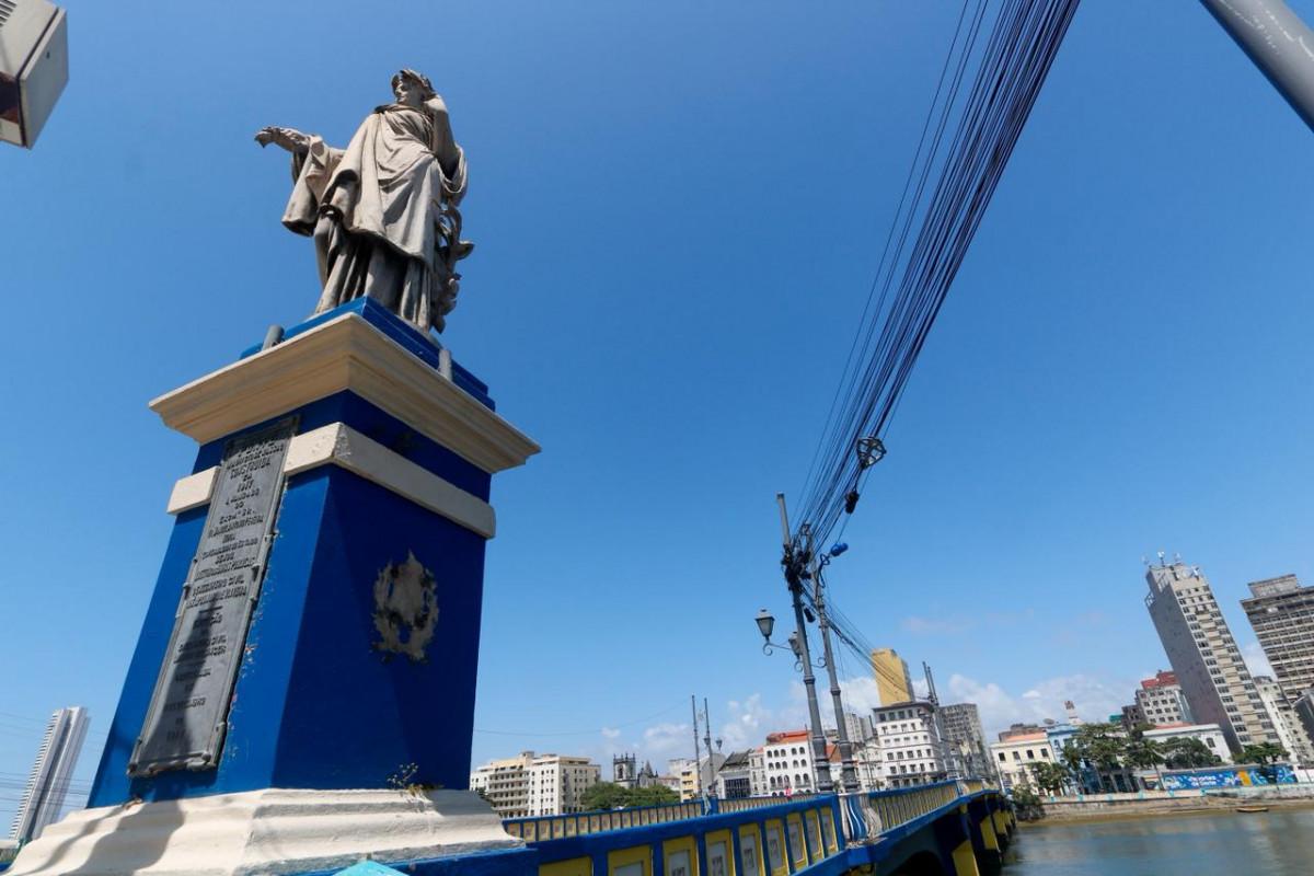 Segundo a recomendação, a Emlurb deve parar imediatamente as novas intervenções sem anuência, suspender as licenças e autorizações irregulares e regularizar as obras já realizadas. (Foto: Marina Torres / DP Fotos)