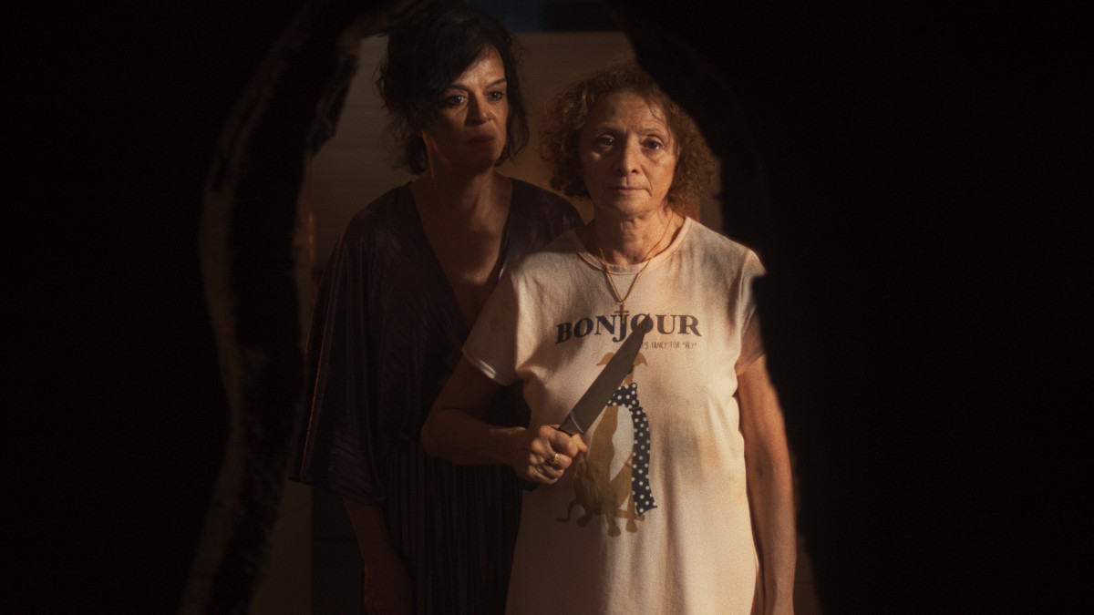 Clarisse Abujamra e Marcélia Cartaxo contracenam em 'Gravidade'/Foto: Petrus Cariry/Divulgação