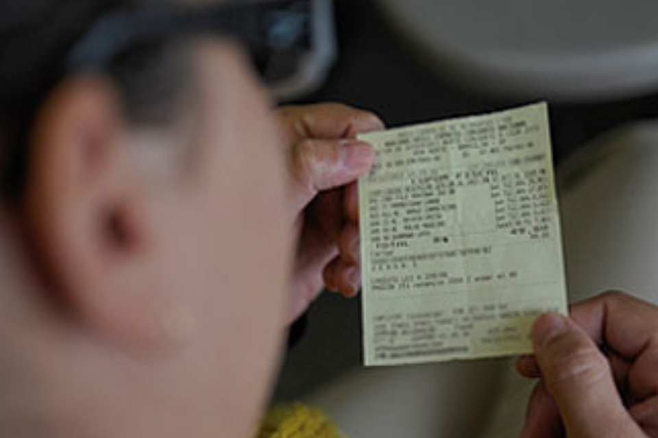 Estabelecimentos de todo o país são obrigados a discriminar na nota fiscal ou em local visível impostos dos produtos e serviços./ Foto: Marcos Oliveira/Agência Senado