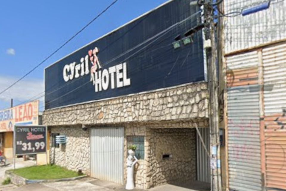 Fachada do hotel onde a vítima foi encontrada sem vida após ser estrangulada/reprodução/Google Street View