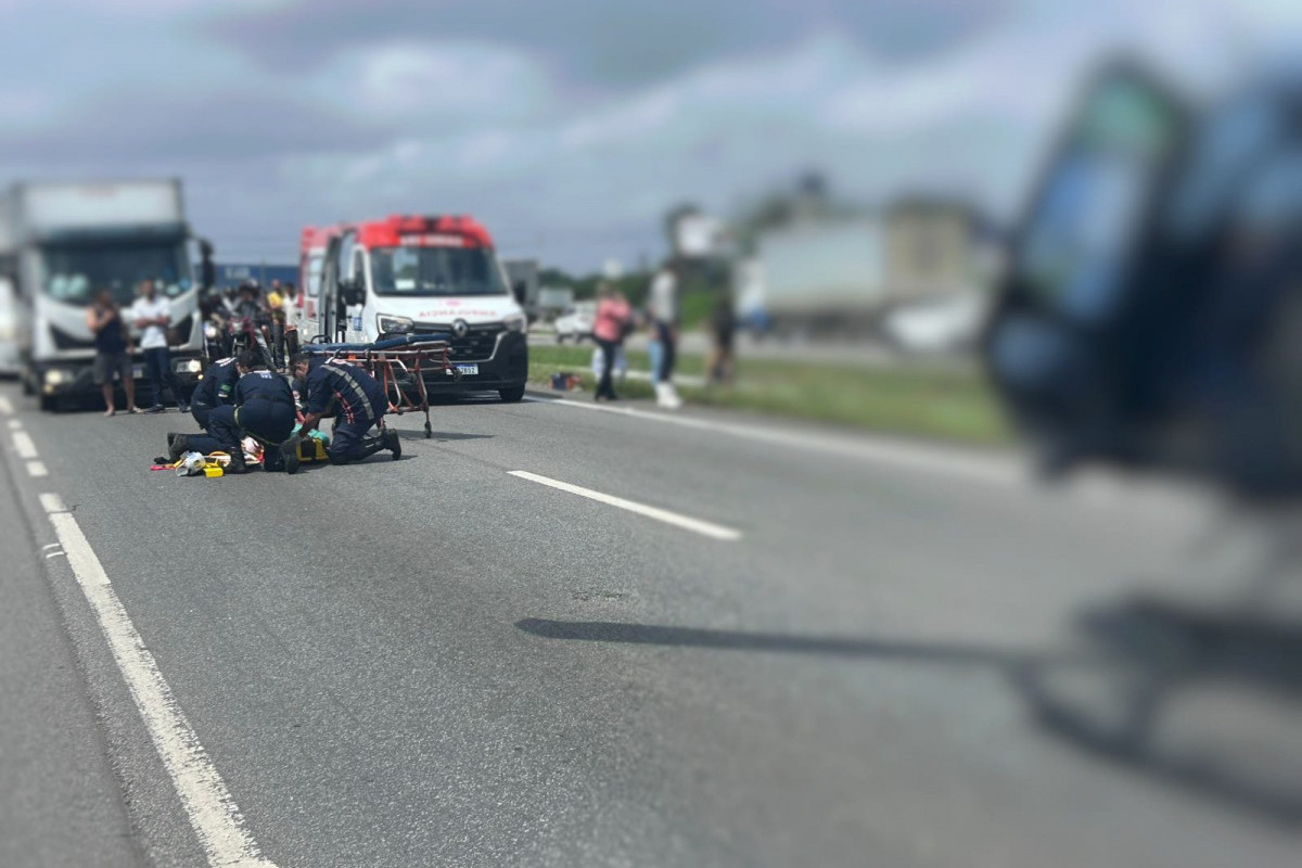 Vítima foi atendida pelo SAMU/Foto: PRF