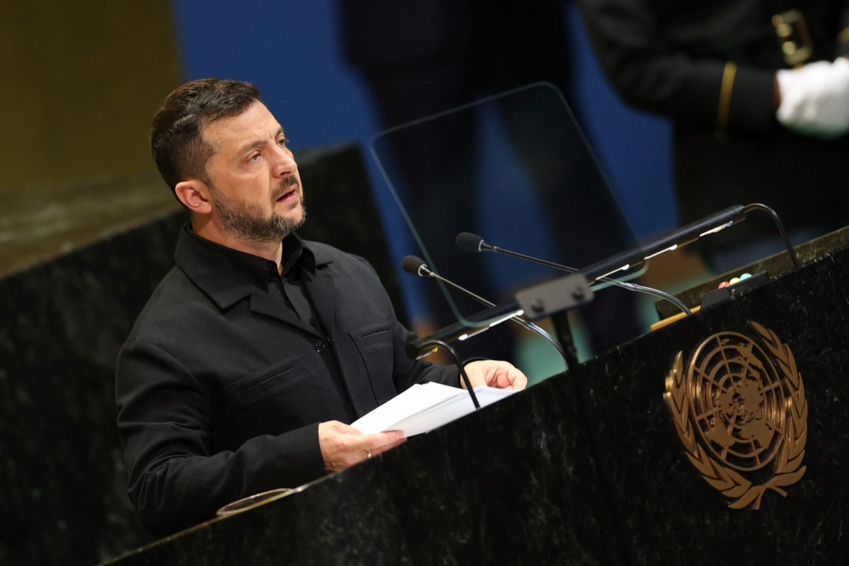 O presidente da Ucrânia, Volodymyr Zelensky, discursa durante o Debate Geral da Assembleia Geral das Nações Unidas na sede da ONU em Nova York, em 24 de setembro de 2025. (Foto de ANGELA WEISS / AFP)/ AFP