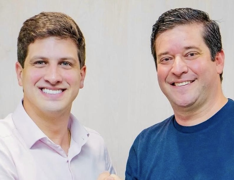 Prefeito do Recife, João Campos (à esq.) e o prefeito de Xexéu, Thiago de Miel (à dir.)/Reprodução