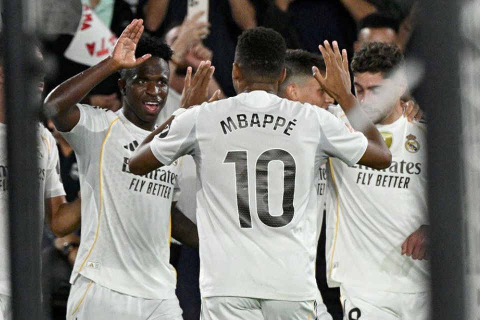 Vini Jr. e Kylian Mbappé, atacantes do Real Madrid/JOSE JORDAN / AFP