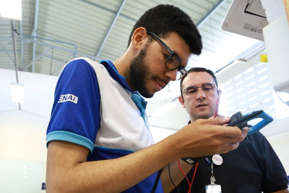Senai oferece oportunidade para cursos de aperfeiçoamento profissional/DIVULGAÇÃO/SENAI-PE