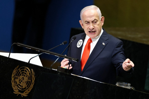 O primeiro-ministro israelense Benjamin Netanyahu discursa durante o debate geral da Assembleia Geral das Nações Unidas na sede da ONU em Nova York, em 26 de setembro de 2025. (Foto de CHARLY TRIBALLEAU / AFP) ( AFP)