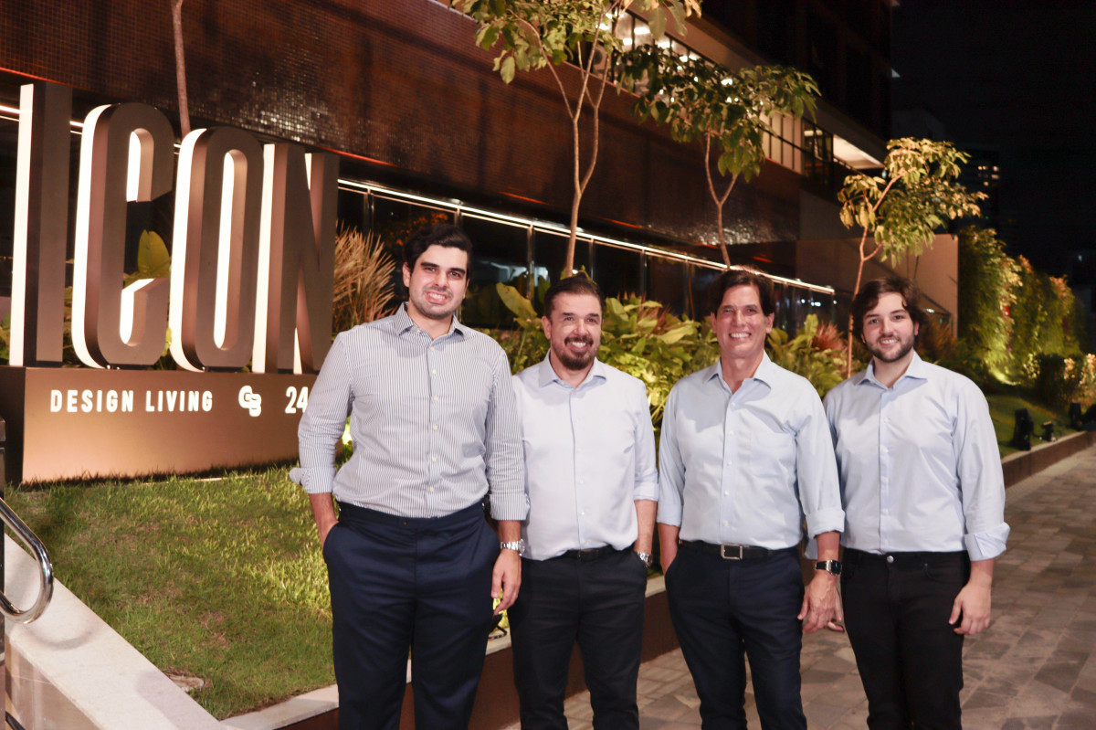 Gabriel Bacelar Neto, Durval Bacelar, Bruno Bacelar e Guilherme Bacelar, na inaugura&ccedil;&atilde;o do Icon Design Living (Divulga&ccedil;&atilde;o/Gleyson Ramos)