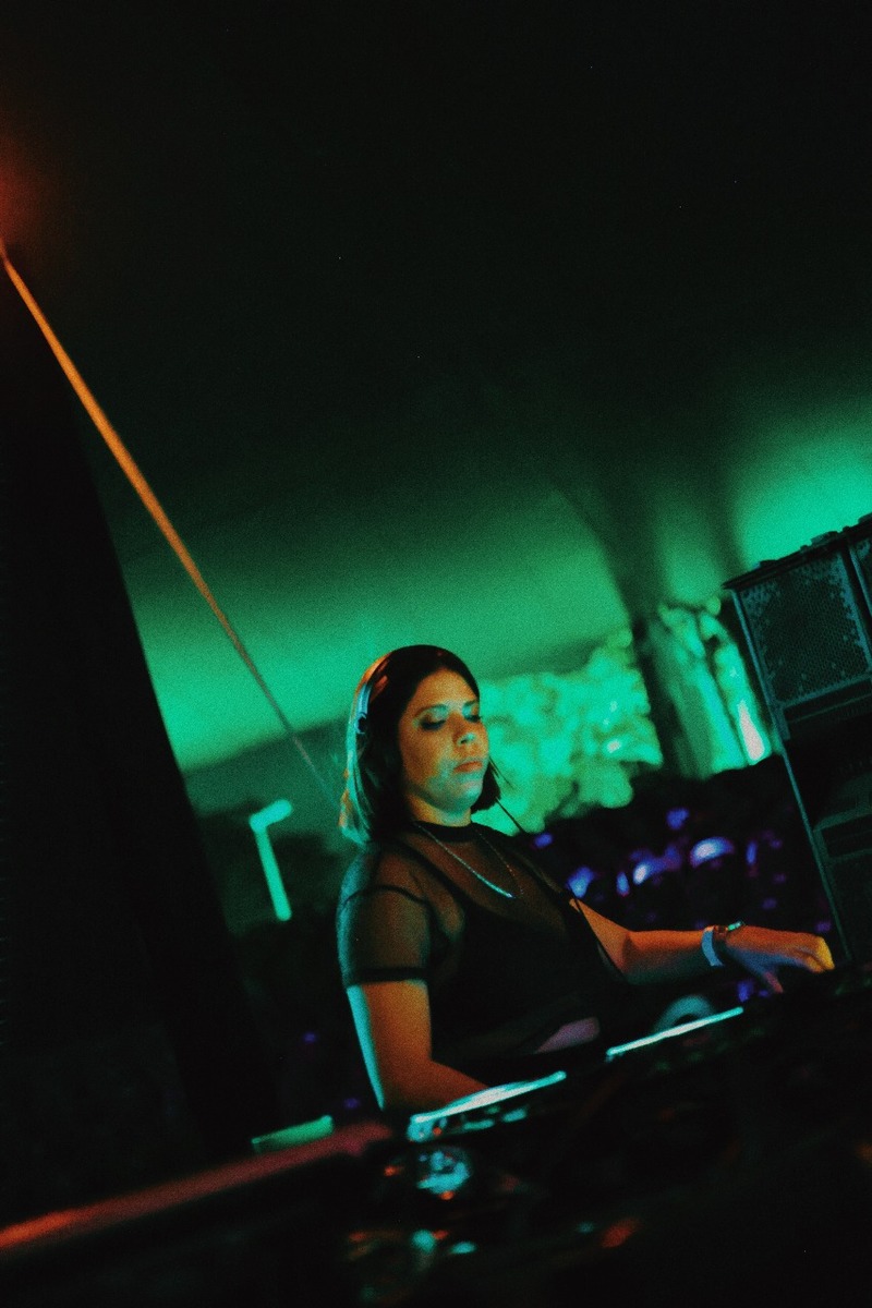  DJ e produtora musical Nadejda circula pela noite paulistana (Foto: Divulgação)