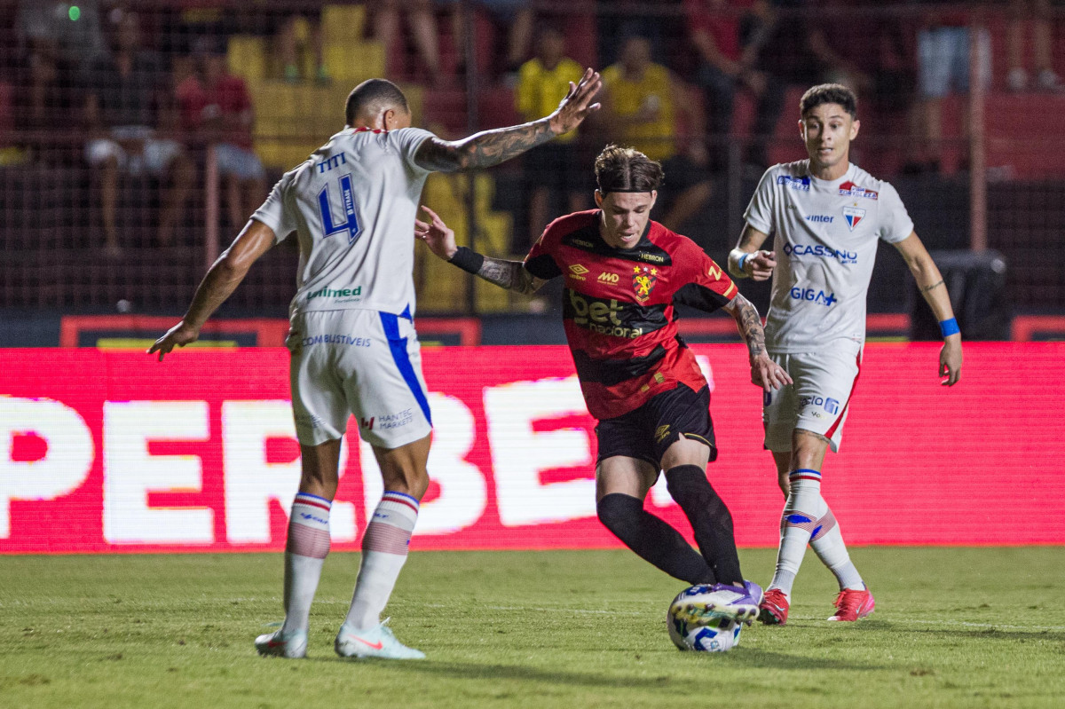 Sport e Fortaleza empataram sem gols no primeiro turno do Brasileirão 2025, em duelo disputado na Ilha do Retiro/Rafael Vieira/DP Foto