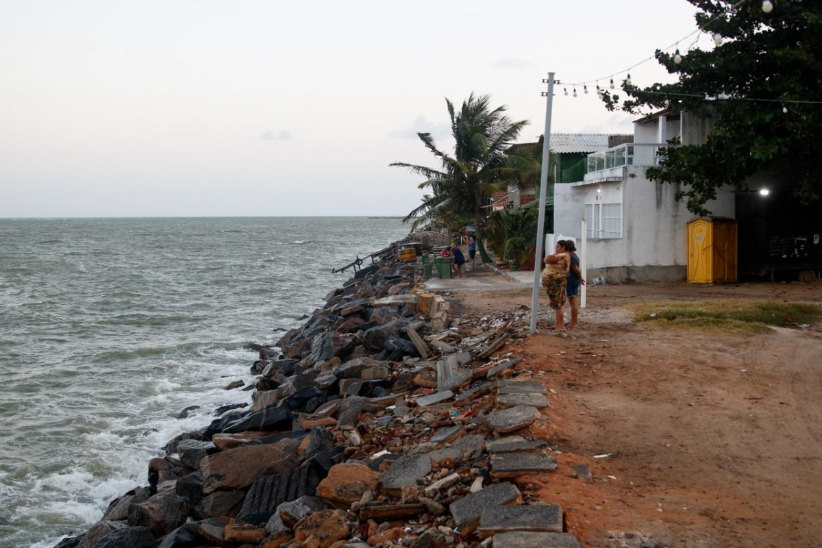 Erosão no litoral já alcança calçadas e ruas em Paulista/Foto: Marina Torres/DP Foto