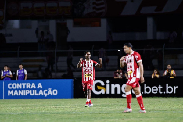 Bruno Mezenga, atacante do Náutico