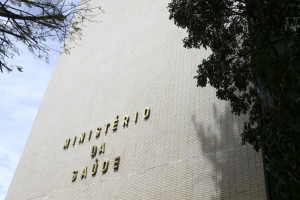 O Ministério da Saúde monitora os casos de intoxicação por metanol no estado de São Paulo