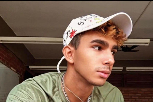 Gean Carlos Lopes Junior, de 20 anos, foi morto durante um assalto dentro de um ônibus/Foto: Reprodução/Whatsapp