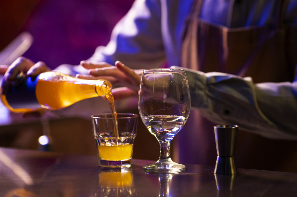 De acordo com o Anuário da Falsificação da ABCF 2025, o setor de bebidas foi o mais prejudicado pelo mercado ilegal em 2024/Foto: Freepik