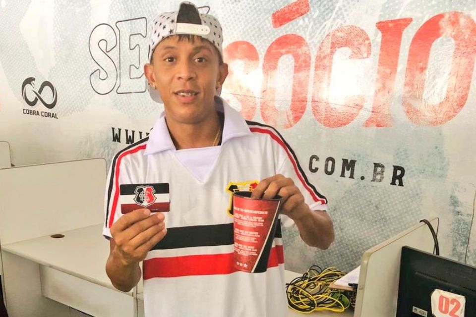 MC Troinha, torcedor do Santa Cruz/Divulgação/SCFC