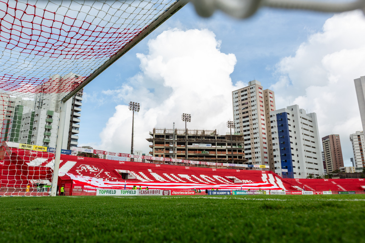 Recife, PE, 20/09/2025 - NÁUTICO X PONTE PRETA - Na tarde deste sábado(20), a equipe do Náutico recebeu a equipe da Ponte Preta pelo Campeonato Brasileiro da Serie C 2025 no estádio dos Aflitos./Rafael Vieira