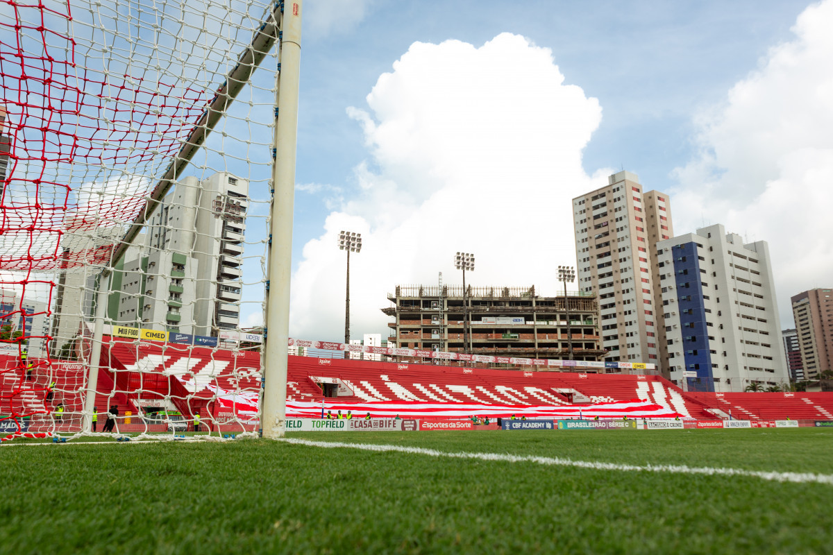 Recife, PE, 20/09/2025 - NÁUTICO X PONTE PRETA - Na tarde deste sábado(20), a equipe do Náutico recebeu a equipe da Ponte Preta pelo Campeonato Brasileiro da Serie C 2025 no estádio dos Aflitos./Rafael Vieira
