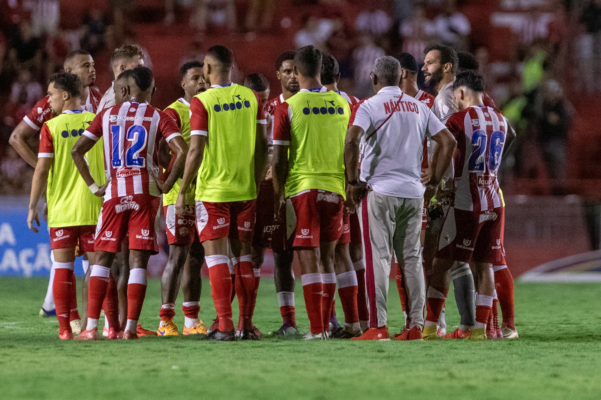Recife, PE, 20/09/2025 - NÁUTICO X PONTE PRETA - Na tarde deste sábado(20), a equipe do Náutico recebeu a equipe da Ponte Preta pelo Campeonato Brasileiro da Serie C 2025 no estádio dos Aflitos. Time do Náutico/Rafael Vieira