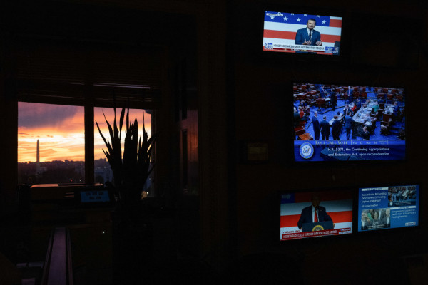  As the sun sets, a TV screen shows the live broadcast of the tallies on a Senate vote to keep the government funded on Capitol Hill in Washington, DC on September 30, 2025, hours before a partial government shutdown is set to take effect. The US government barreled towards its first shutdown in six years Tuesday, with funding expiring at midnight after Democrats fought a war of words with Donald Trump and senators rejected a last-ditch bid to keep the lights on.  ( ANDREW CABALLERO-REYNOLDS / AFP)