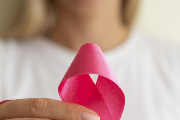 Fita de conscientização Outubro Rosa/Foto: InaPlavans/Freepik