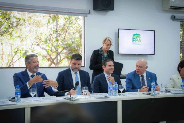 Em almoço com a bancada ruralista, Lira detalhou o parecer ao PL que isenta do IR quem ganha até R$ 5 mil - /(crédito: Divulgação/Dep. Arthur Lira)