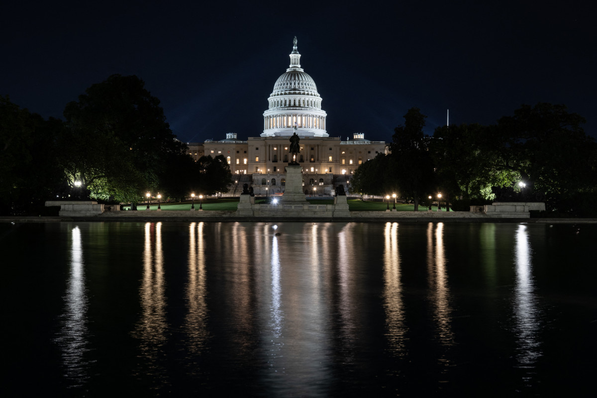  The US Capitol is seen lit up hours before a partial government shutdown is set to take effect in Washington, DC, on September 30, 2025. The US government barreled towards its first shutdown in six years Tuesday, with funding expiring at midnight after Democrats fought a war of words with Donald Trump and senators rejected a last-ditch bid to keep the lights on./ANDREW CABALLERO-REYNOLDS / AFP