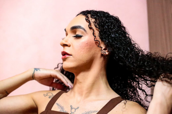 Leona Catalina acionou a Justiça para conseguir colocar próteses (Crysli Viana/DP Foto)