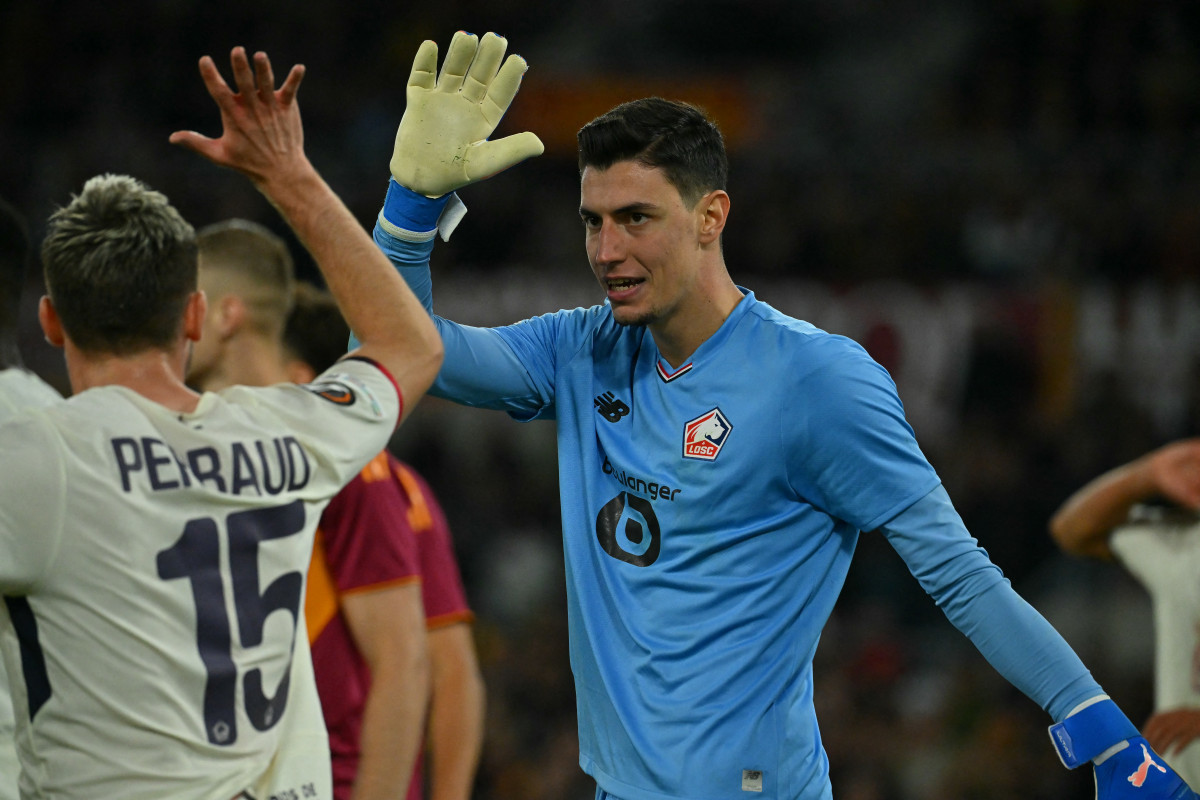 Berke Ozer, goleiro turco que atua pelo Lille/FILIPPO MONTEFORTE / AFP