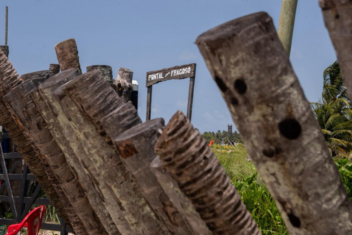 "Pontal dos Fragoso", diz placa instalada na propriedade murada em Maracaípe (Rafael Vieira/DP Foto)