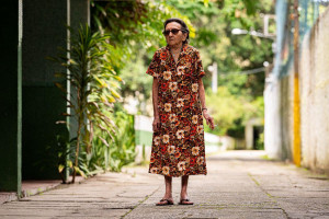 Tânia Maria durante as gravações do filme "O Agente Secreto".