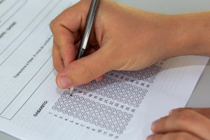 Alunos devem ficar atentos ao marcar cartões do Enem 